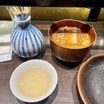 Merouya Den - お通し（あら汁）、玉櫻 生酛純米酒