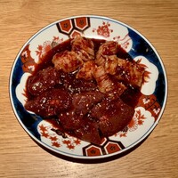 肉亭ふたご iki 新宿店 - 上ミノ たれ焼き ¥1,200、レバー たれ焼き ¥1,000