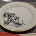 にくずき - お皿は、すべてDior製で統一されていてお洒落です。