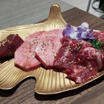 にくずき - 牛ハツ(国産)、牛タン(オージー・ビーフ産)、ハラミ(アメリカ産)どれも美味しそうです。