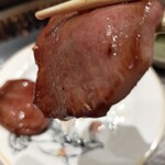 にくずき - Lemon汁を付けて牛タンを頂きます。