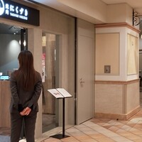 にくずき - お店の入口です。ご宴会一緒でした。