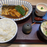 海鮮丼 日の出 - 