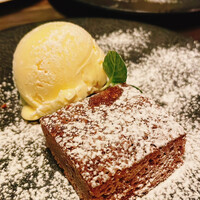 grigio la tavola - 