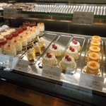 パティスリーエス - 陳列ケース