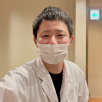 炭火焼鳥 いこか - 焼き場のお兄ちゃんはベテランのような落ち着き
                    近くには系列店もあり、ご主人はそちらに