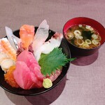 新潟海宝丸 - 豪華な海鮮丼に味噌汁付き♪♪