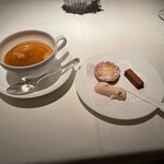 コート ドール - ダブルエスプレッソとプティフール