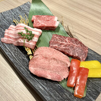 近江うし 焼肉 にくTATSU 青山本店 - 塩もの-極上タン・上ハラミ・サーロイン・火の本豚の豚バラ