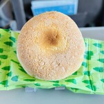 ジークフリート - 料理写真:◎フレッシュバターにチーズを混ぜ込んだクリームを、ふわふわのスポンジにサンドしたブッセ、