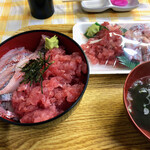 ichibanomeshiyamammarushokudou - 刺身は市場で750円で購入　半分を500円で丼にしてもらう