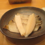 鮨 のぐち - 煮あわびは、肝醤油でいただきます