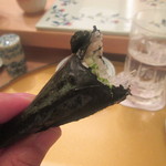 鮨 のぐち - お刺身のツマもシソと梅肉で細巻きに