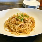 Pittsueria Baru Kakutasu Doro - ・ツナと春キャベツのアンチョビ風トマトソース　生パスタ（乾麺パスタに変更）