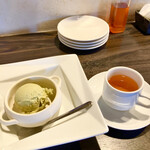 ピッツエリアバール　CACTUS　D'ORO - ピスタチオアイス＋紅茶