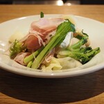 スガハラ - オーストリア プロシュートコット + サラダ（蕪 + 蕪の葉 + 大根 + 大根の葉 + 白菜 + キャベツ + 小松菜 + 長葱）
