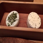 Fujiya 1935 - 左:ラードとローズマリー
      右:豆乳バターとオレガノ