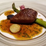 Ginza Furenchi Suburimu Puremiamu - 岩手県産の和牛A5のフィレ肉　赤ワイン風味のジュドヴォー　
                        アスパラガスと2種類のじゃがいも …… メイクイーン とシャドークイーン