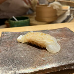 Sushi Ichijirou - 旬の肉厚な平目。上品な味わいが1貫目に最適♡