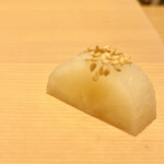 鮨 一二郎 - べったら漬で〆るのは「まさる」さんと一緒やね♡甘くてスイーツみたいで大好き♡