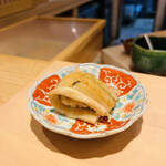 鮨 一二郎 - ふんわり煮穴子。ツメはお上品な薄味。男性用はダイナミック。