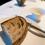 レフェルヴェソンス - 焼きたてで温かいサワーブレッド 豆腐サワークリームと酸味が合います