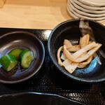 小太りぎょうざ まる - メンマ、キュウリのぶつ切り