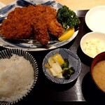 Tonkatsu Bashamichi Sakura - ハーブ三元豚のリブロースかつ定食＋牡蠣フライ