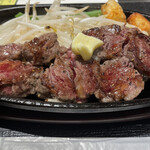 1ポンドのステーキハンバーグ タケル 阪急三番街店 - お肉の焼ける音が最高です