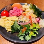 Kyaroru - 彩り鮮やかなサラダ。