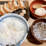 Nikujiru Gyouza No Dandadan - 肉汁焼餃子定食