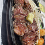 1ポンドのステーキハンバーグ タケル 阪急三番街店 - ランチはご飯、スープが無料