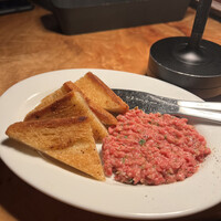 カルネジーオ イースト - 