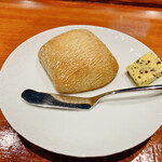 馳走西健一 - 【写真⑪】パン、ボルディエバター