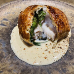 馳走西健一 - 【写真⑭】太刀魚と玉ねぎと大葉のパイ包み焼き、ブールブランソース