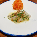 馳走西健一 - 【写真②】鮃のカルパッチョ仕立て、人参サラダ