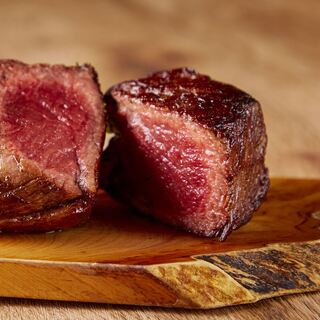 食べ応えもバッチリ！ガッツリ食べられる肉メニューも揃ってます