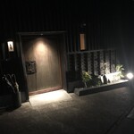 みやざき地頭鶏炭火焼 Kutsurogi 三四郎 - 渋い外観