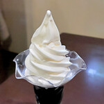 江戸屋珈琲 - コーヒーゼリーの上に聳え立つようにソフトクリームがありました。