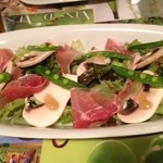 ヴェール エ ブラン - 生ハムとマッシュルームのサラダ