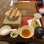 おおいり - 地鶏釜めし定食@990