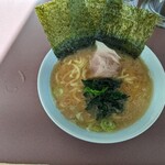 横浜らーめん 本牧家 本店 - ラーメン　並\800(23-02)