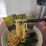 横浜らーめん 本牧家 本店 - ラーメン　並\800(23-02)