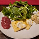 Grilled Dishes&Cocktail Bar Dehydration - 千ベロセットの前菜。結局これだけで残りのドリンク行きました。