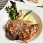 ヴァン・キャトル - 国産ハーブ鶏と牛すじ肉の赤ワイン煮