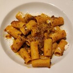 TRATTORIA E PIZZERIA L'INCANTO - 自家製ラグーソースのリガトーニ 1650円