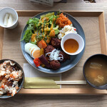 ホカルノコーヒー - 【肉ランチ】生姜の鶏肉団子定食〜レモン香る和風だれ〜　1280円