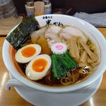 中華そば 半ざわ - スープは醤油の色