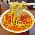 横浜らーめん 七七家 - モチっとした食感と小麦の風味のする旨い麺