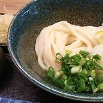 睦月 - ぶっかけうどん(冷)570円。250627